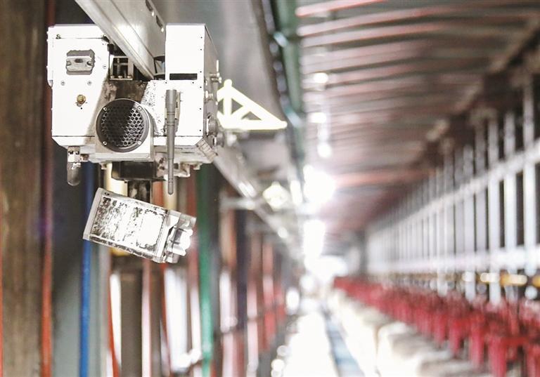 只聞機器響 不見人奔忙——透過鏡頭看智能終端及機器人如何助力柳州工業企業生產