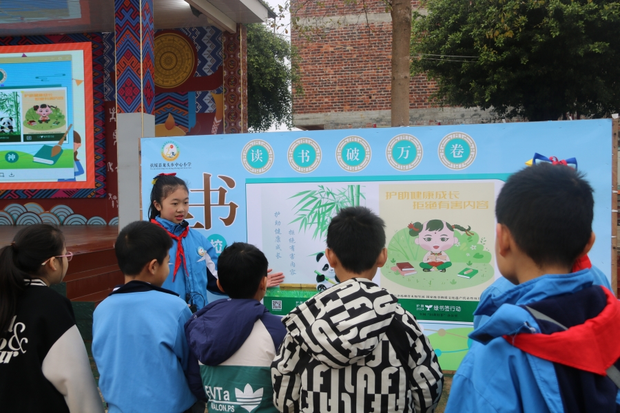 扶綏開展“護苗·綠書簽行動”護航開學季
